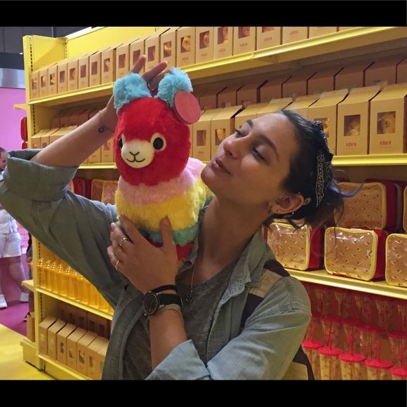 Meet your Posher, Hannah - Picture 2 of 2